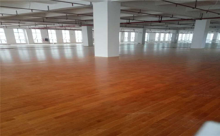 學(xué)校木地板籃球場(chǎng)造價(jià)是的多少？