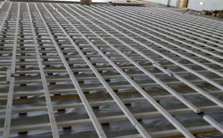 學(xué)?；@球場木地板價格是多少