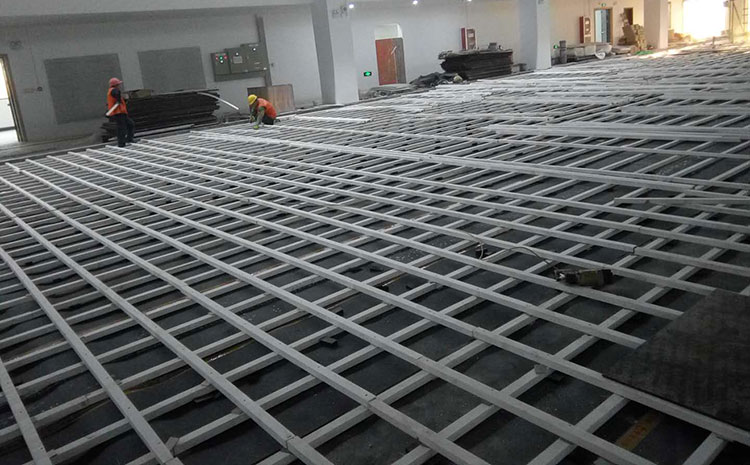 歐氏24厚籃球場地木地板多少錢一平米？