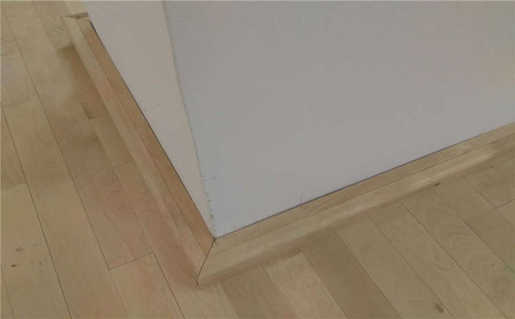 體育運(yùn)動(dòng)木地板如何打磨翻新？