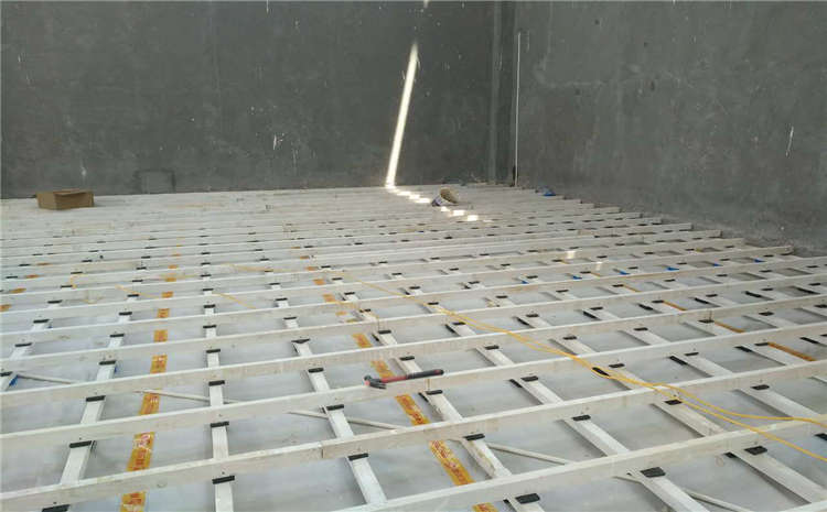 歐氏五角楓羽毛球館木地板哪個牌子好？