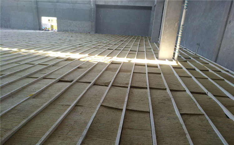 三伏天，如何保養(yǎng)實(shí)木運(yùn)動(dòng)地板不受傷害？