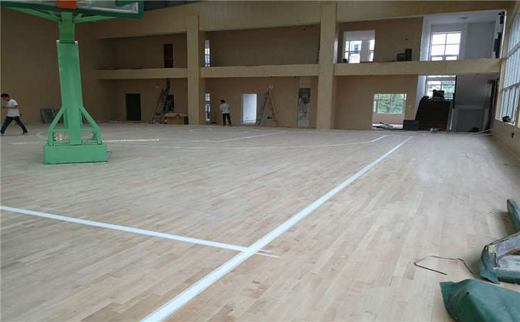 羽毛球館該選擇哪種結(jié)構(gòu)的運動木地板？
