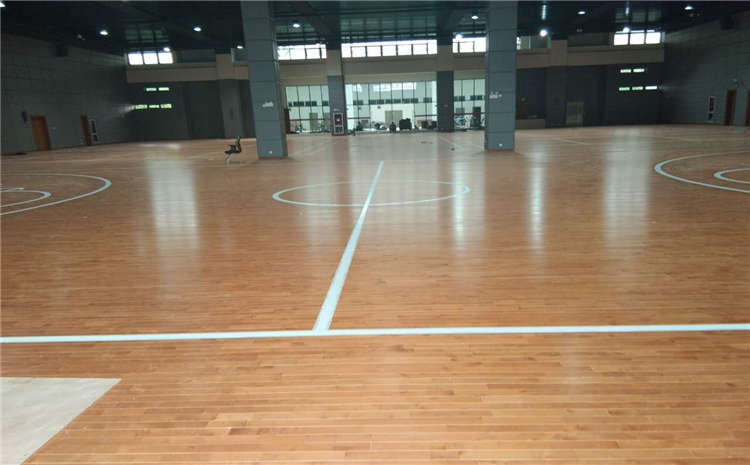 選擇專(zhuān)業(yè)的運(yùn)動(dòng)木地板有哪些好處