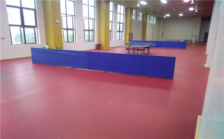 歐氏拼接板籃球運(yùn)動地板一般多少錢?