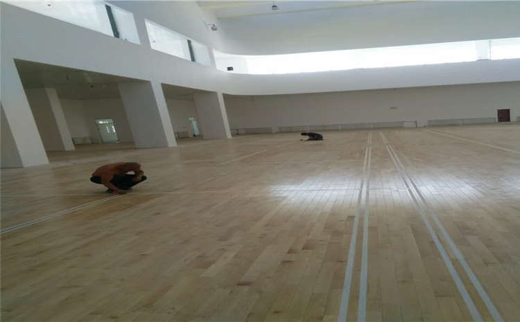 運(yùn)動木地板原木