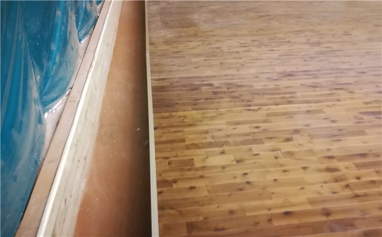 歐氏橡膠木造價是的多少？體育運(yùn)動地板