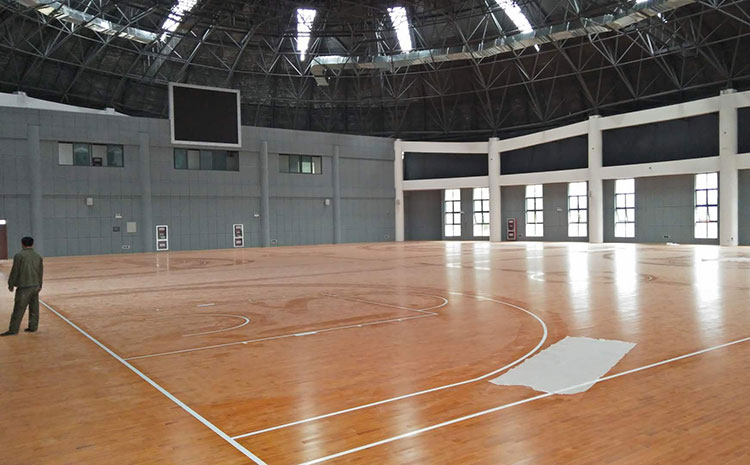 體育場(chǎng)木地板，要這么選？