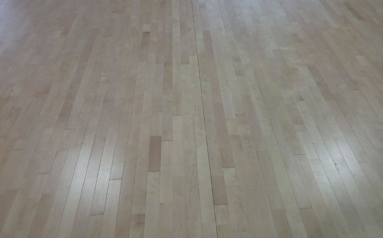 歐氏22厚實木運動地板造價是的多少？