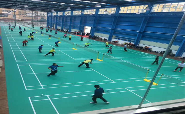 歐氏指接板運(yùn)動(dòng)籃球地板造價(jià)是的多少？