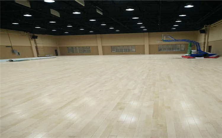 運(yùn)動(dòng)木地板浸水了，您知道該怎么做嗎？