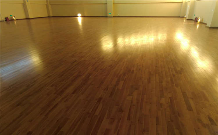 籃球場運(yùn)動(dòng)木地板保養(yǎng)