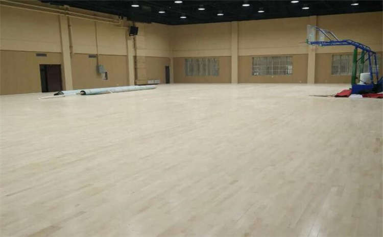 體育館木地板選擇專業(yè)的，準(zhǔn)沒(méi)錯(cuò)！