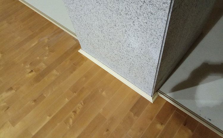 烏魯木齊楓樺木運(yùn)動木地板施工