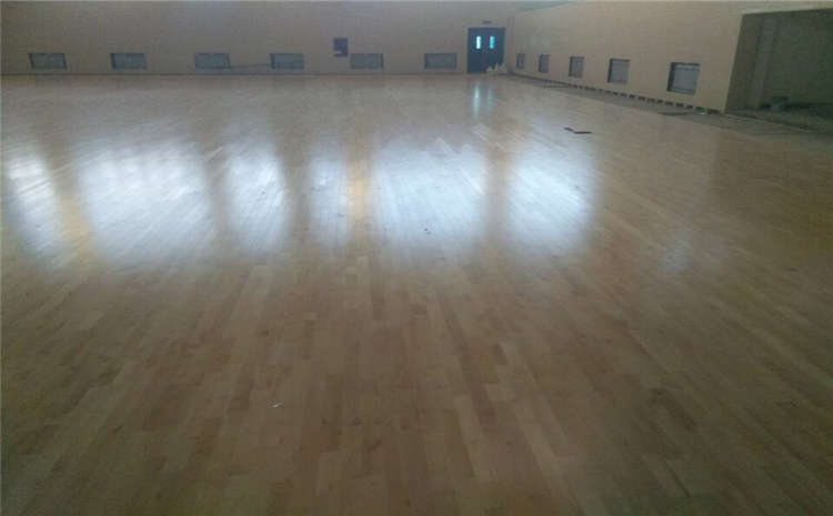 歐氏五角楓舞臺運(yùn)動(dòng)木地板每平米價(jià)格
