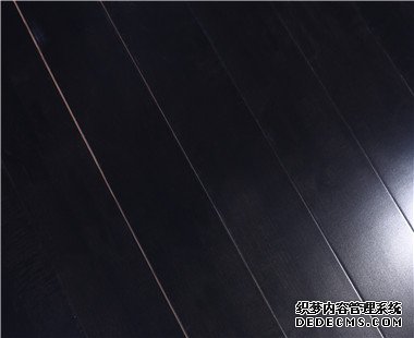 黑色運(yùn)動木地板