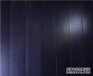 黑色運(yùn)動木地板