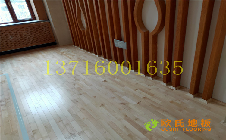 黑龍江雙鴨山籃球館運(yùn)動(dòng)木地板案例—?dú)W氏運(yùn)動(dòng)木地板廠家