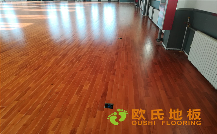 內(nèi)蒙古鄂爾多斯伊金霍洛旗神東專業(yè)化服務(wù)基地體育館木地板—?dú)W氏運(yùn)動(dòng)木地板廠家
