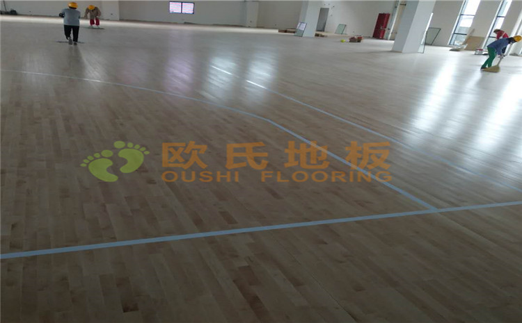 冮蘇宿遷項(xiàng)里學(xué)?；@球館木地板案例—?dú)W氏運(yùn)動(dòng)木地板廠家