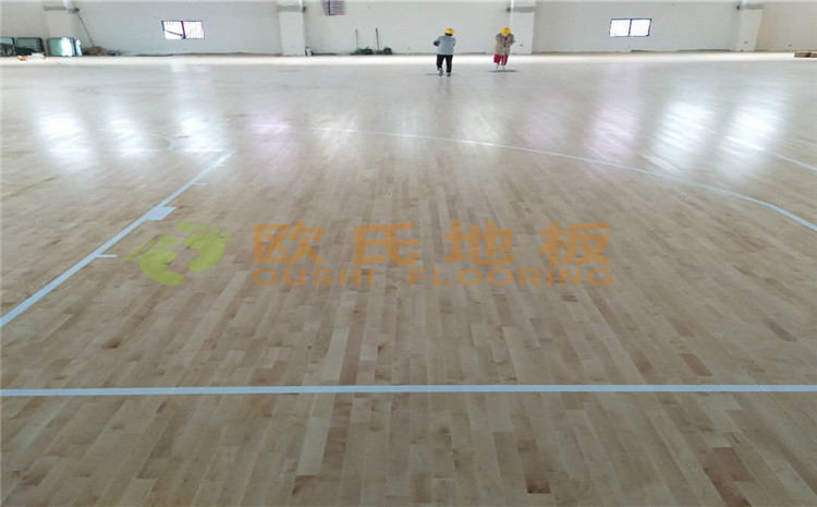 冮蘇宿遷項(xiàng)里學(xué)校籃球館木地板案例—?dú)W氏運(yùn)動(dòng)木地板廠家