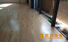 學(xué)?；@球場木地板價(jià)格是多少