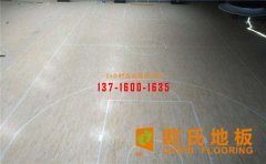 有色差的體育木地板，你敢買嗎？