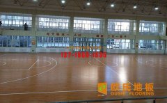 體育木地板不注意防潮 后果很嚴(yán)重